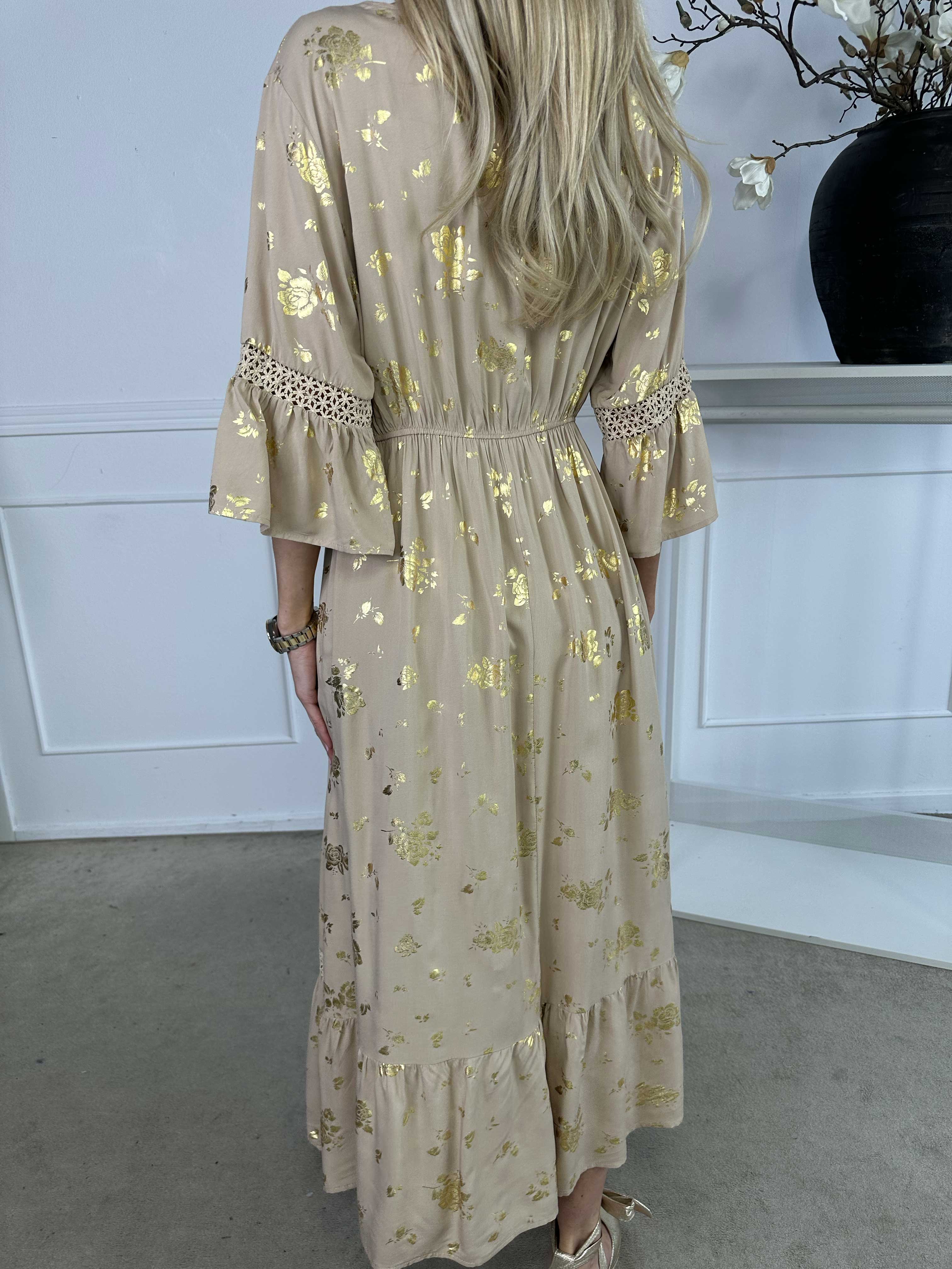 Pernilla - Klänning med guldfärgade blommor och broderier